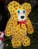Желтый медведь и цветов